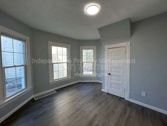 Photo - 200 E 31st St