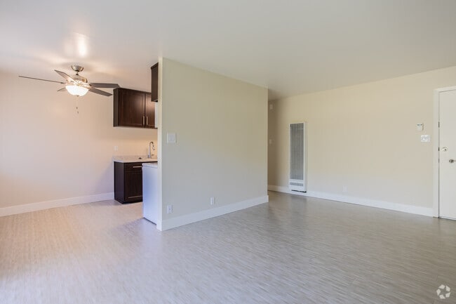 1BR, 1BA - Poppy Living & Dining Area