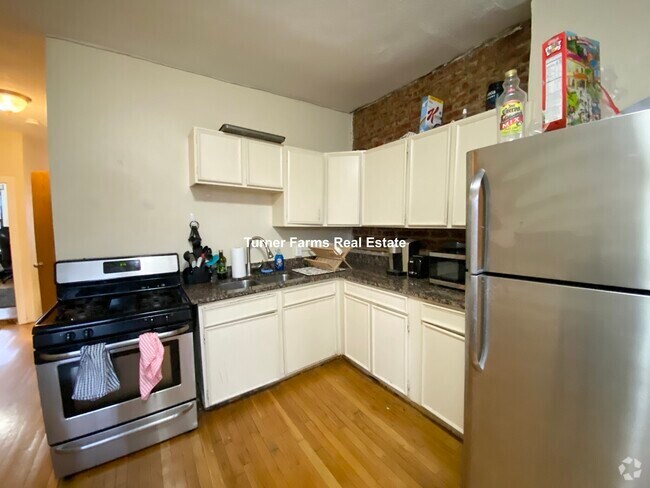 Building Photo - 88 Hammond St Unit 8 Rental