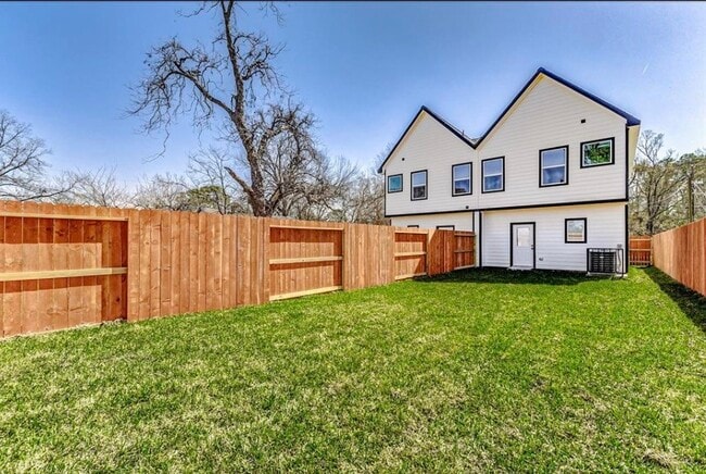 Photo - 2206 Dolly Wright St