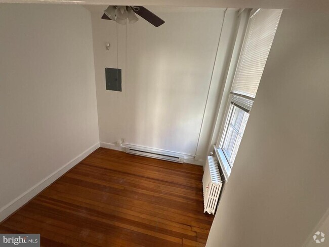 Building Photo - 4 E Biddle St Rental