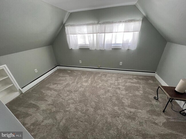 Photo - 15 Catalpa Ln
