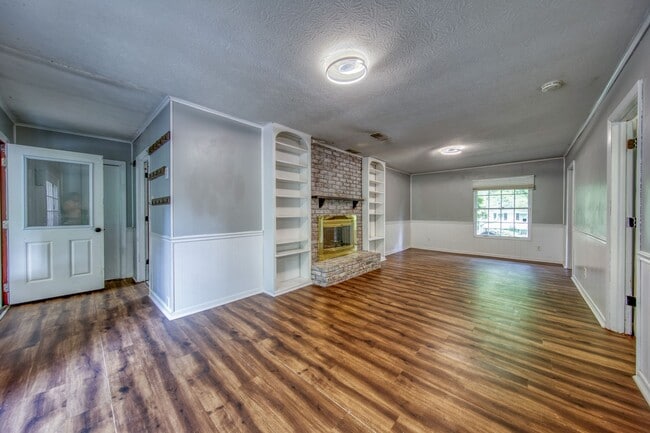 Photo - 105 Newton Ln