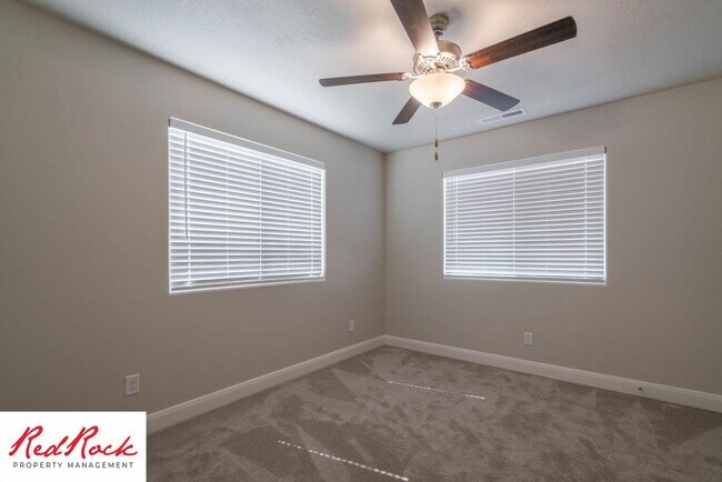 Photo - Spacious 4 Bedroom Townhome in Hurricane Heights!