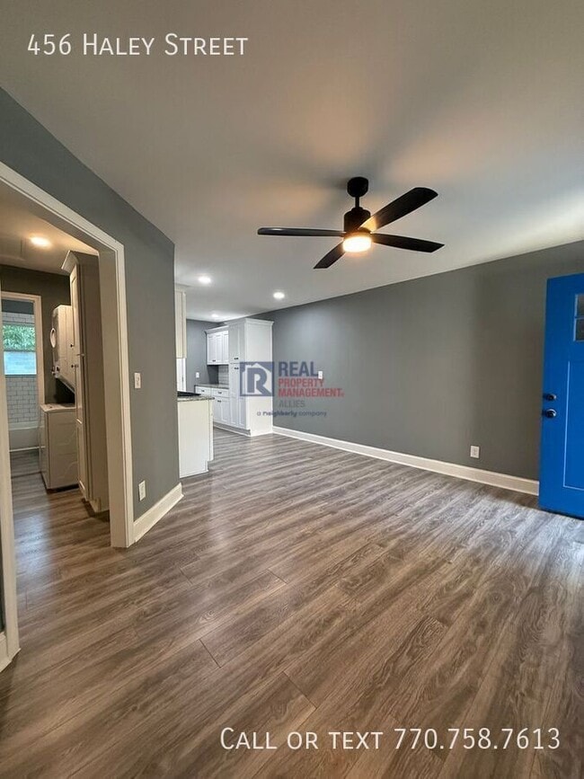 Photo - 456 SE Haley St