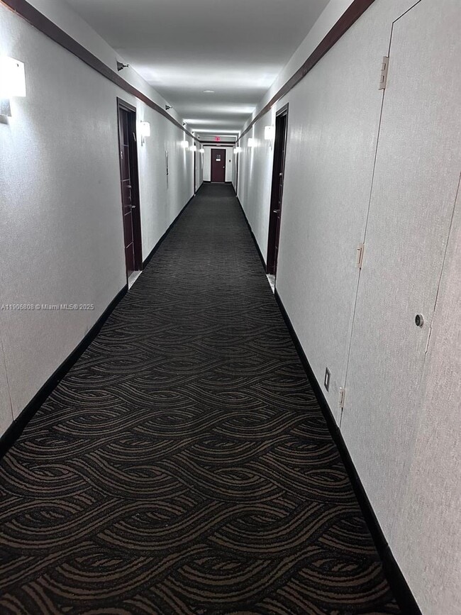 Building Photo - 3300 NE 191st St Unit 904