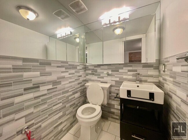Building Photo - Hudson Street Rental