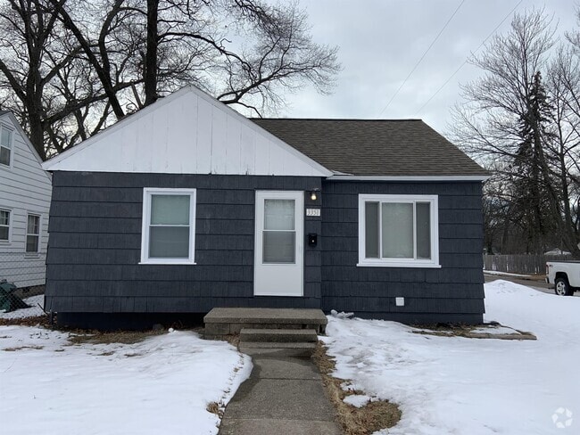 Building Photo - 3351 Highland St Rental