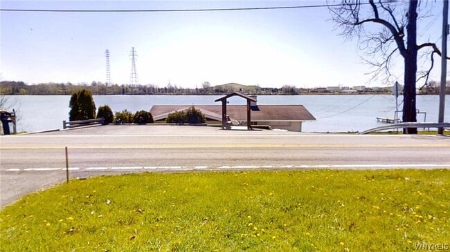 Photo - 1894 E River Rd