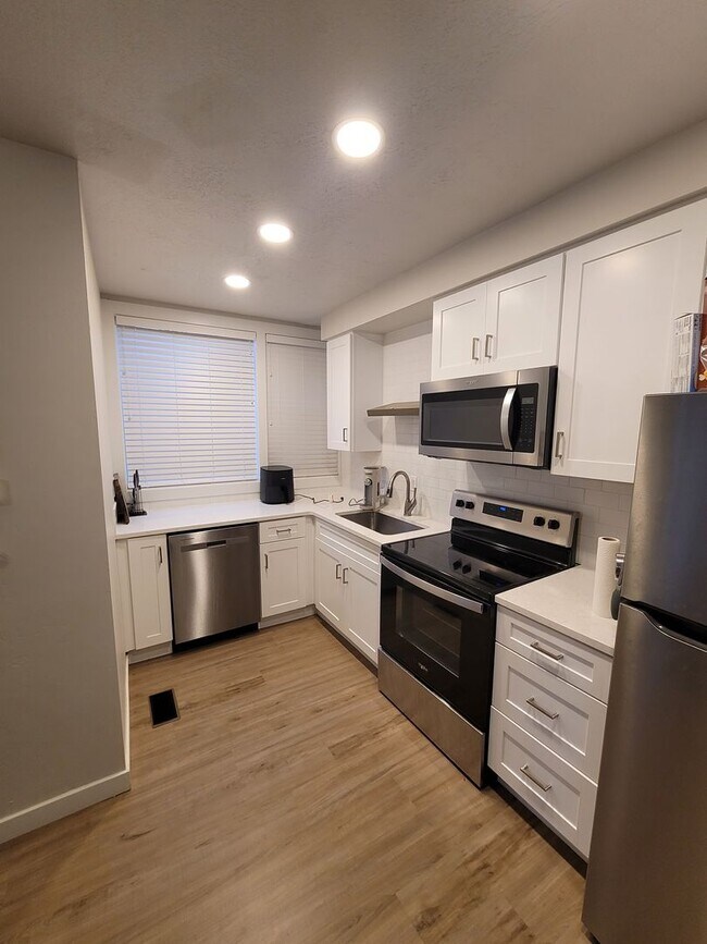 Photo - Cherry Lane Commons Unit 2435 W Cherry Ln Apt 3