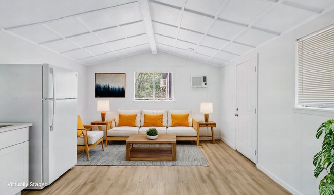 Building Photo - Cozy 1-bedroom, 1-bath duplex Unit #3