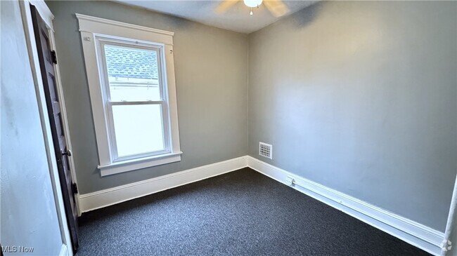 Building Photo - 770 E 91st St Unit RIght Rental