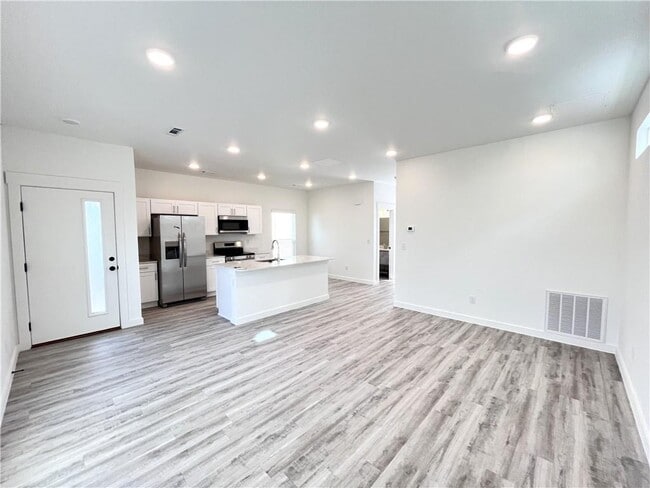 Photo - 841 Reading RR Ln