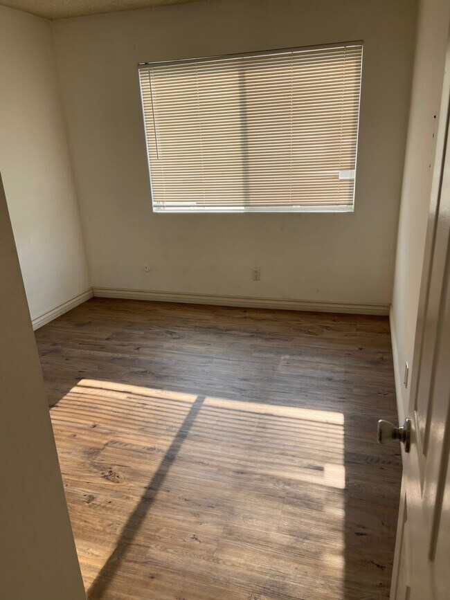 Bedroom - 19050 Kittridge St