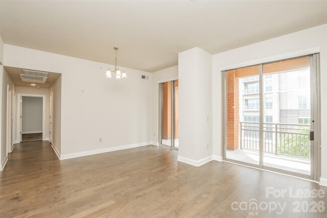Photo - 701 Royal Ct