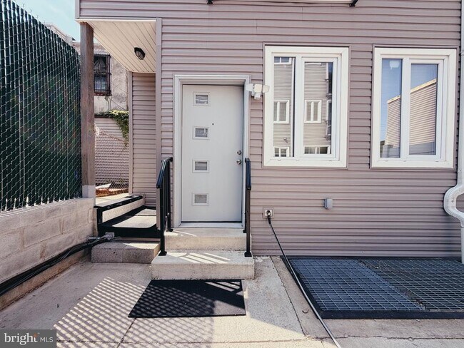 Photo - 2720 W Thompson St Unit F