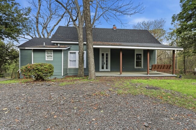 Building Photo - Historic Charm. Modern Updates. Prime Location.