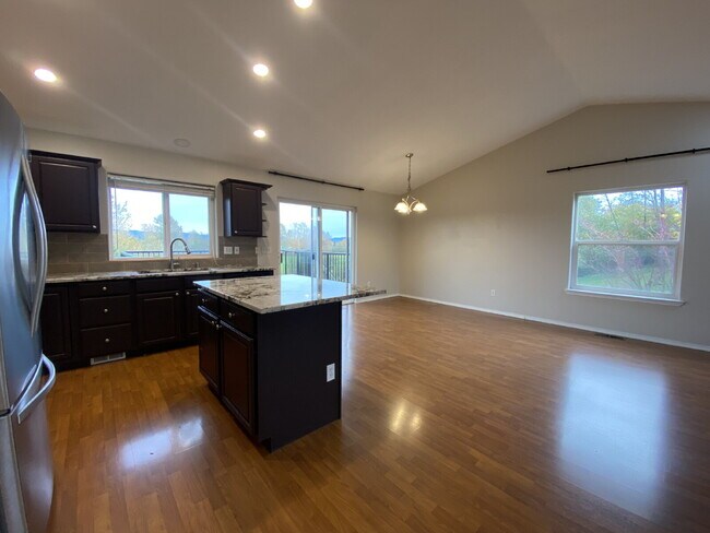 Photo - Spacious 4-bedroom with Panoramic Deck Next to Ferndale High