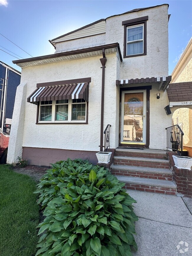 Building Photo - 138-26 234th St Rental