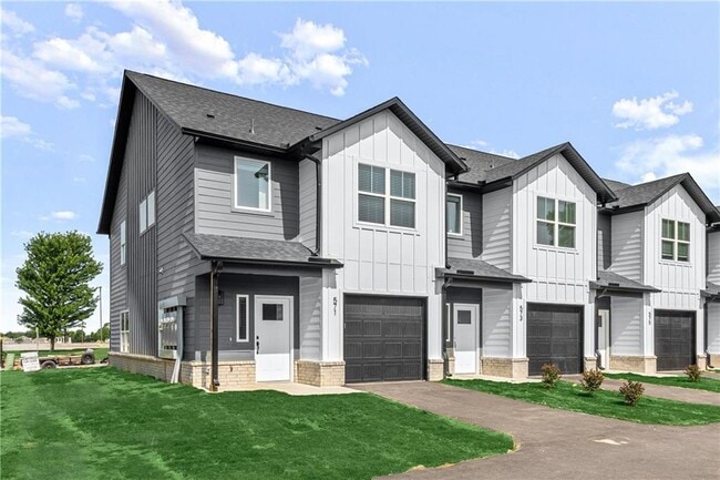 Photo - 547 W Pickens Rd