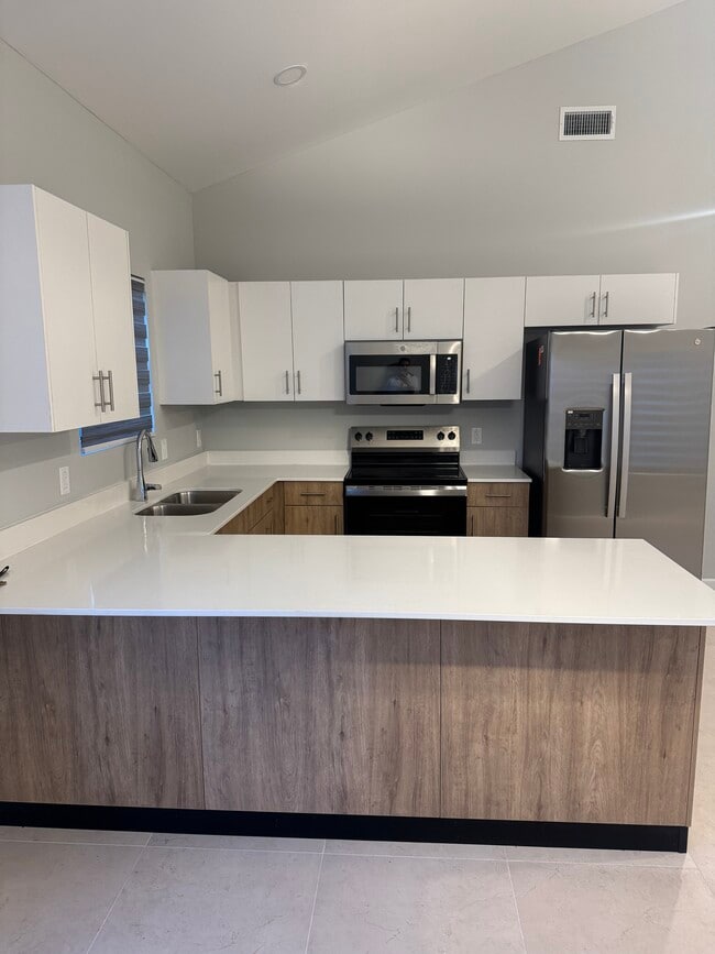 Photo - 608 Oriole Rd