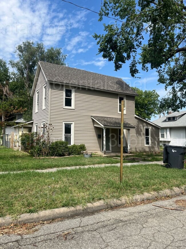 Building Photo - $950 - 3 bed 2 bath - Single Family Home