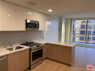 Photo - 11750 Wilshire Blvd