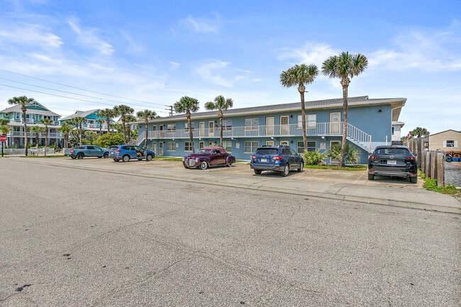 Building Photo - 112 7th St S