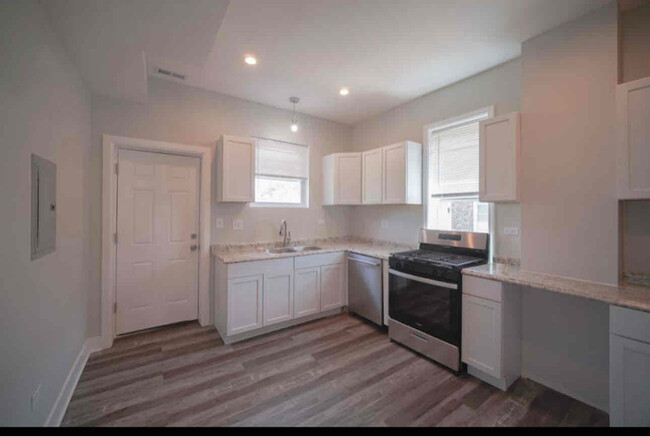 Building Photo - 6233 S Racine Ave Rental