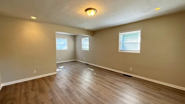 EAST - 3 BEDROOM/1.5 BATH RANCH HOME AVAILABLE NOW!