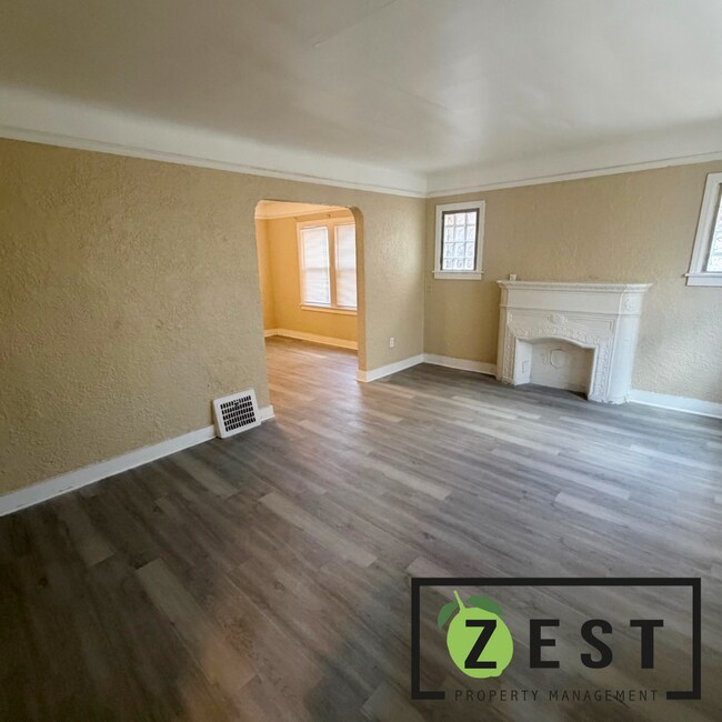 Photo - 15765 Washburn St Unit 15765 Washburn  -  1