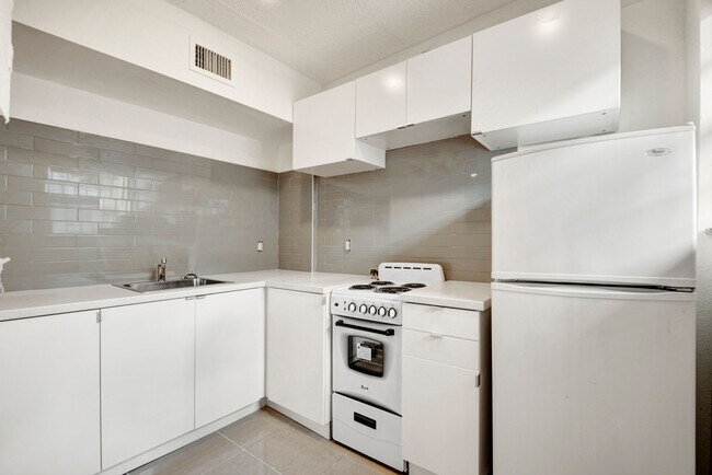 Photo - 542 NW 8th St Apartments Unit 7