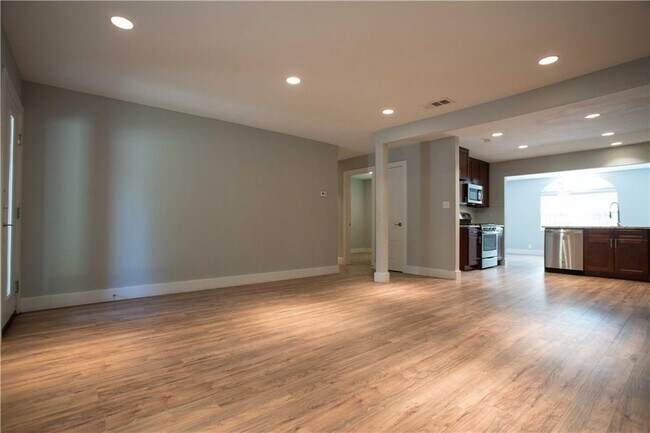 Photo - 809 Sussex Dr