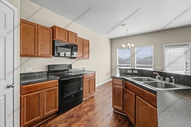 Photo - 2325 Vicksburg Ln