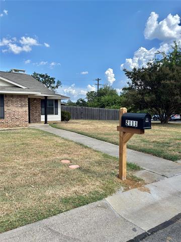 Photo - 2111 Wisteria St