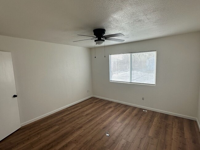 Photo - 952-954 - South Linwood Apartments Unidad 1534