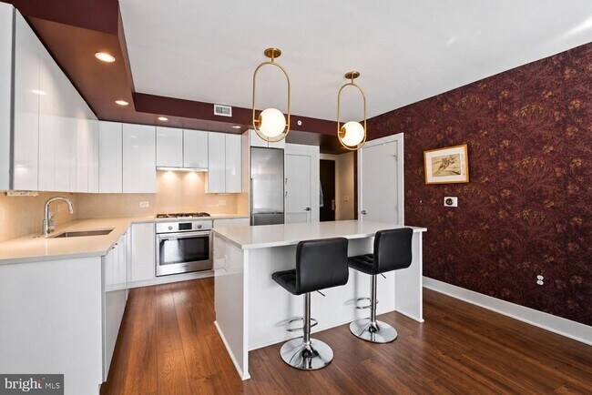 1311 13th St NW Unit 206