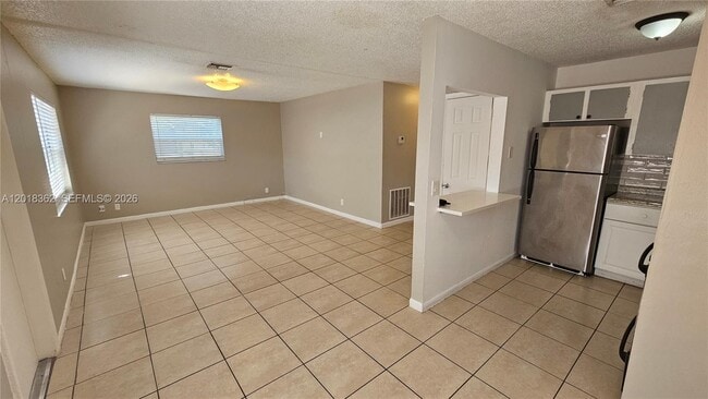 Photo - 860 SW 6th Ct Unit 3
