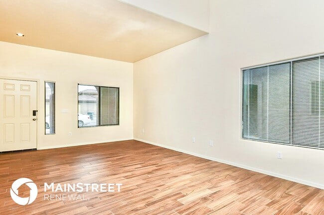 Photo - 1648 W Osasuna Dr