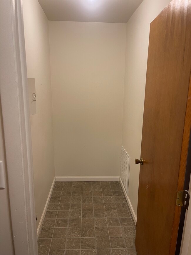 Photo - Colonial Estates