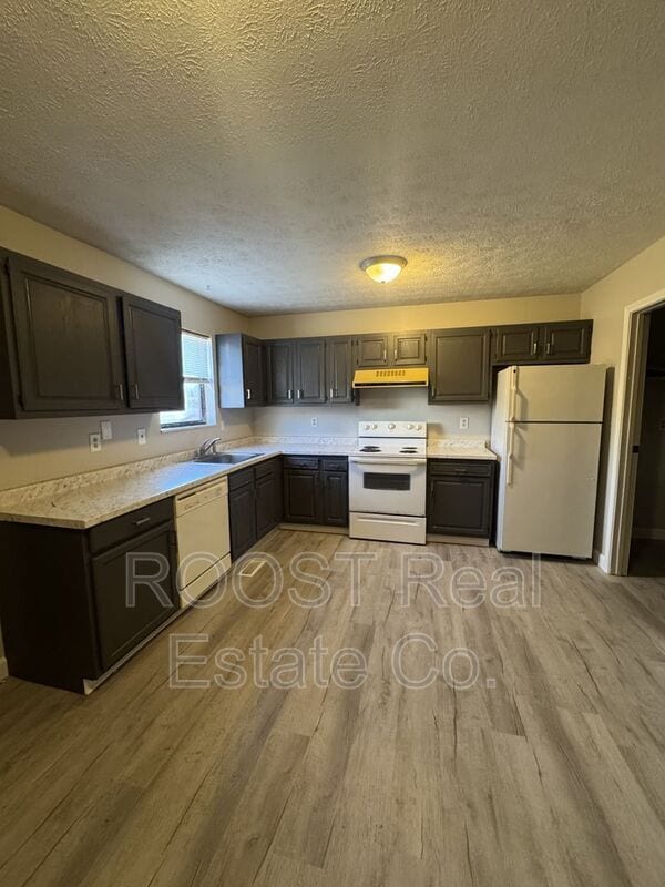 Photo - 6972-6996 Joesph Steet