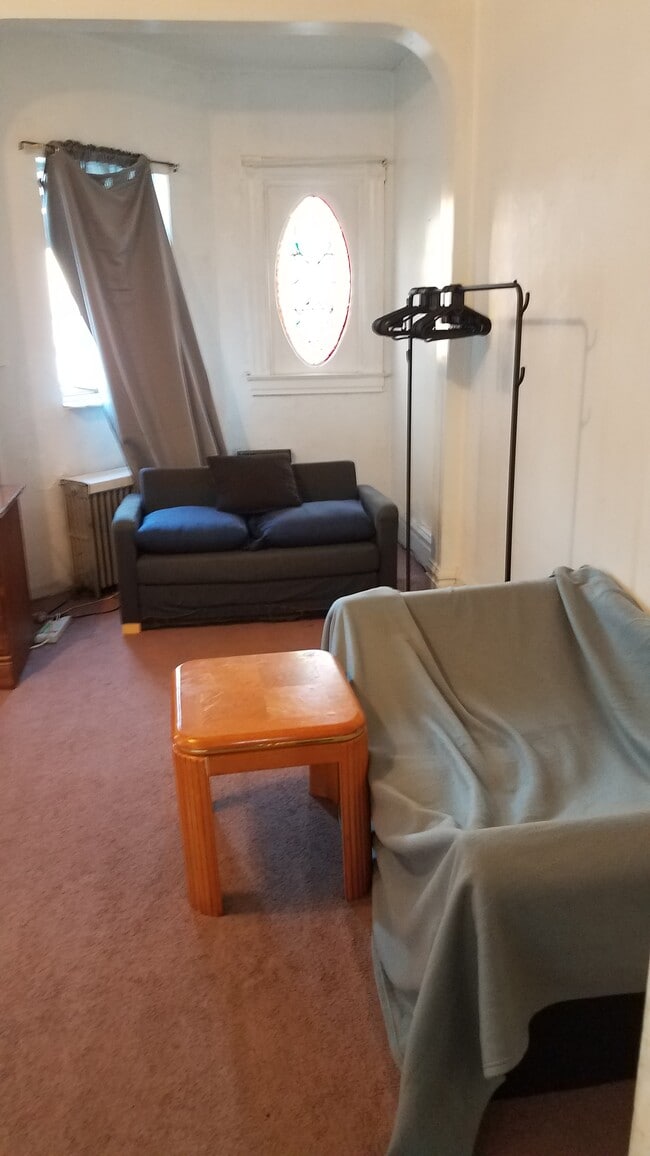 bedroom - 368 Atwood St Unit 3