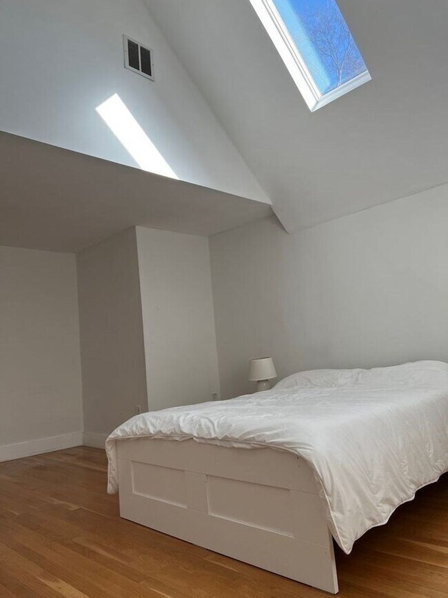 Photo - Oak Square Huge 2nd & 3rd floor SIX bed 3 1/2 bath Brighton