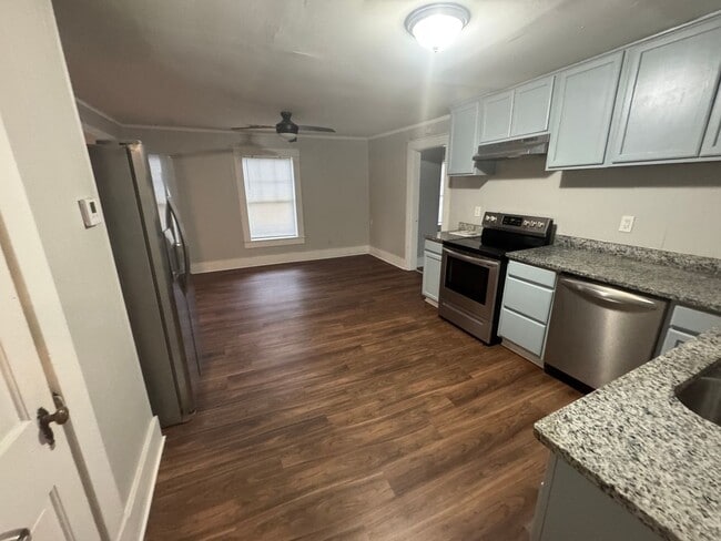 Photo - 805 Brower St