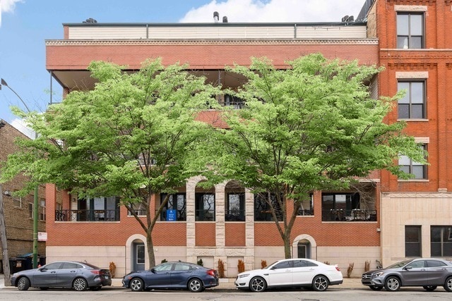 Building Photo - 2531 N Sheffield Ave