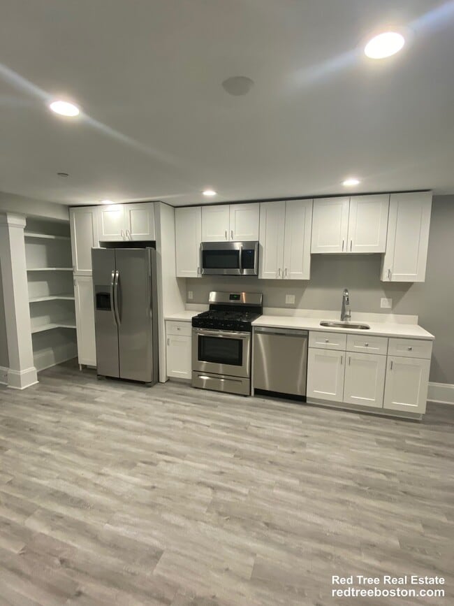 Photo - 190 Kelton St Unit B