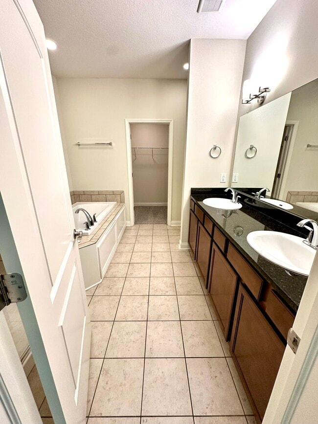 Cyprus - 3 Bed + Den + 2.5 Bath - Bercley Woods Townhomes