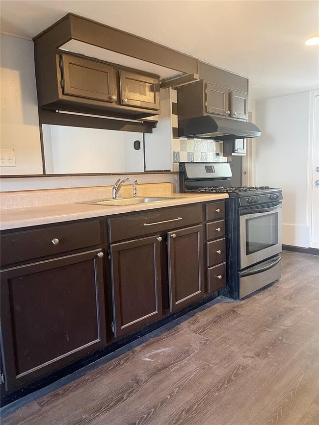 Photo - 1717 Lasalle St