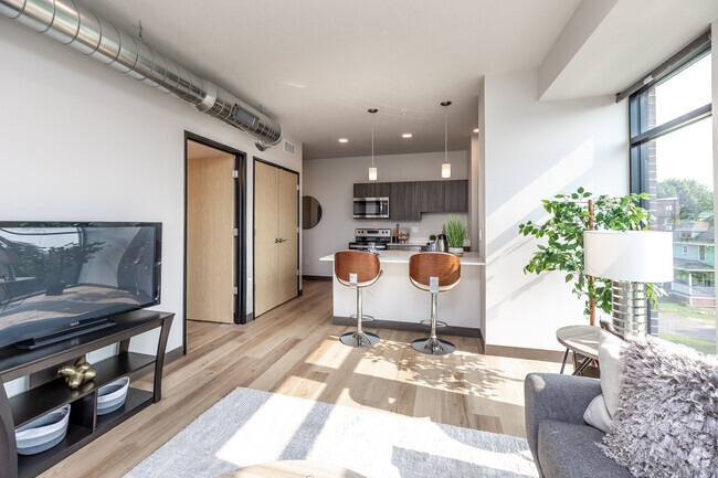 1BR, 1BA - Type 3/625 SF - Living Room