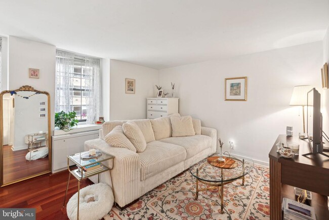 Photo - 219 S 18th St Unidad 704